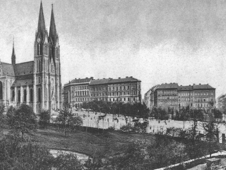 Náměstí s kostelem, Eichmanka