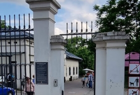 Vstupní brána z Rybalkovy ulice