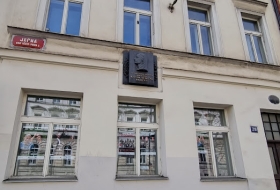 Božena Němcová, Pamětní deska, Ječná ul.
