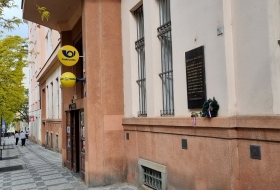 Pošta Moravská, PD u vchodu